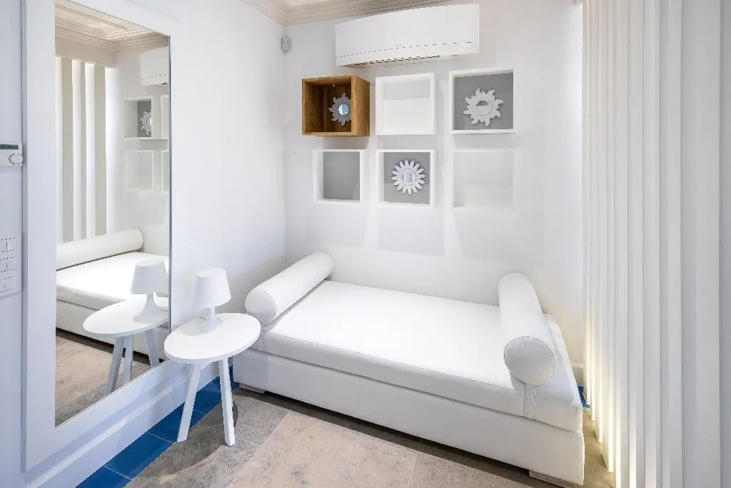 VILLA FOUR BEDROOMS Room, Shantivillas, Algarve