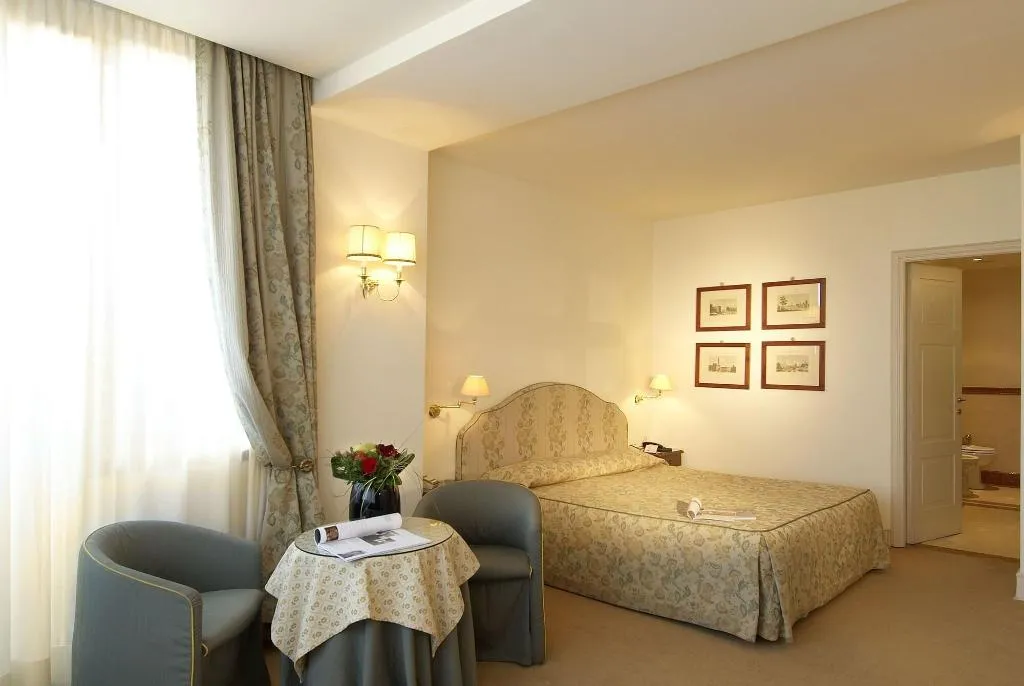 Room, Antica Torre di via de Tornabuoni 1, Florence