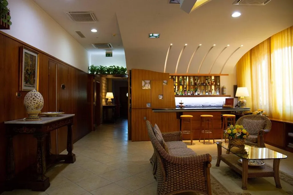 Lobby, Hotel Maddaloni, Naples