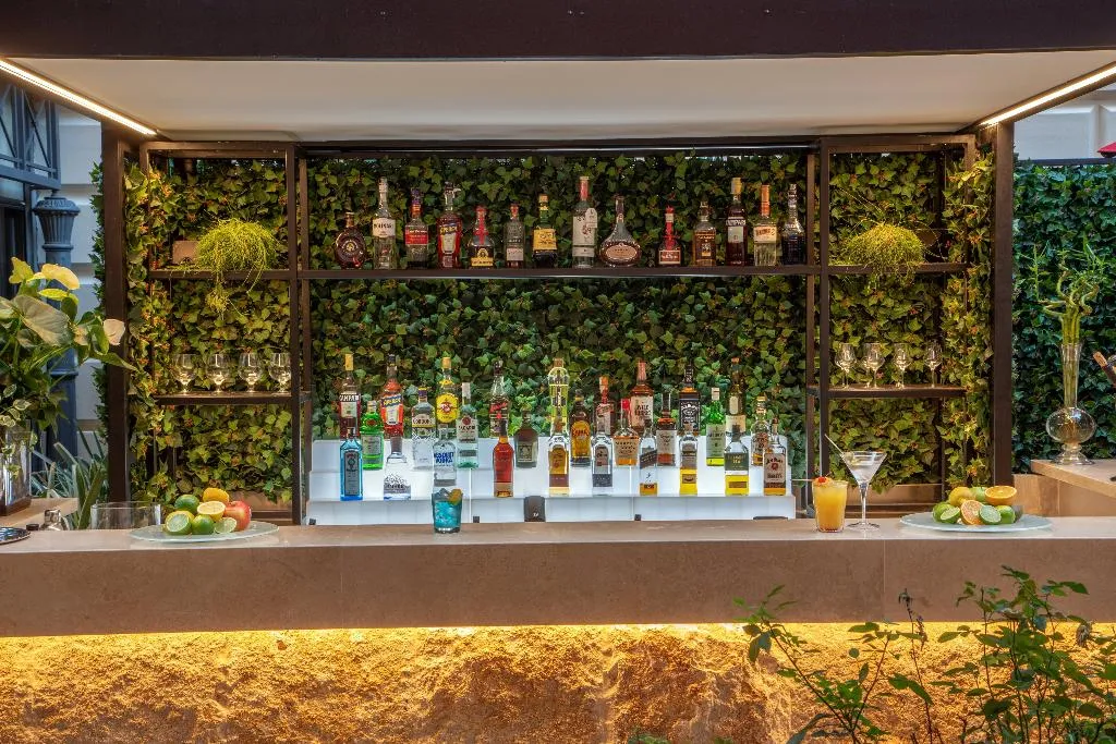 Bar, Rose Garden Palace, Rome