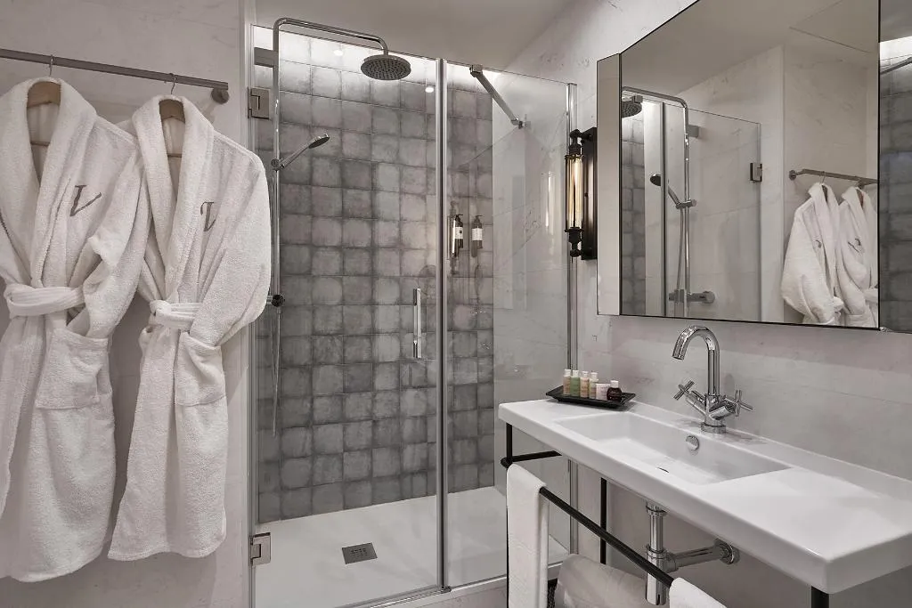 JUNIOR SUITE STANDARD Room, Vincci Molviedro Suites Apartments, Seville