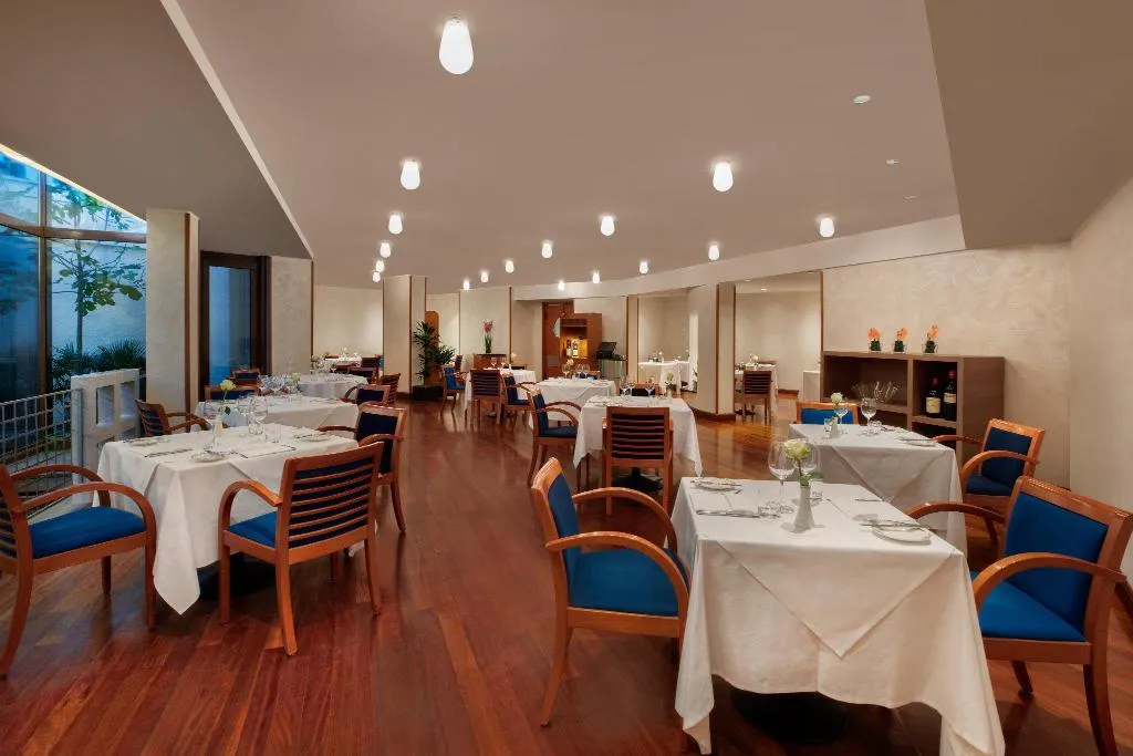 Restaurant, Crowne Plaza Milan Linate, Milan