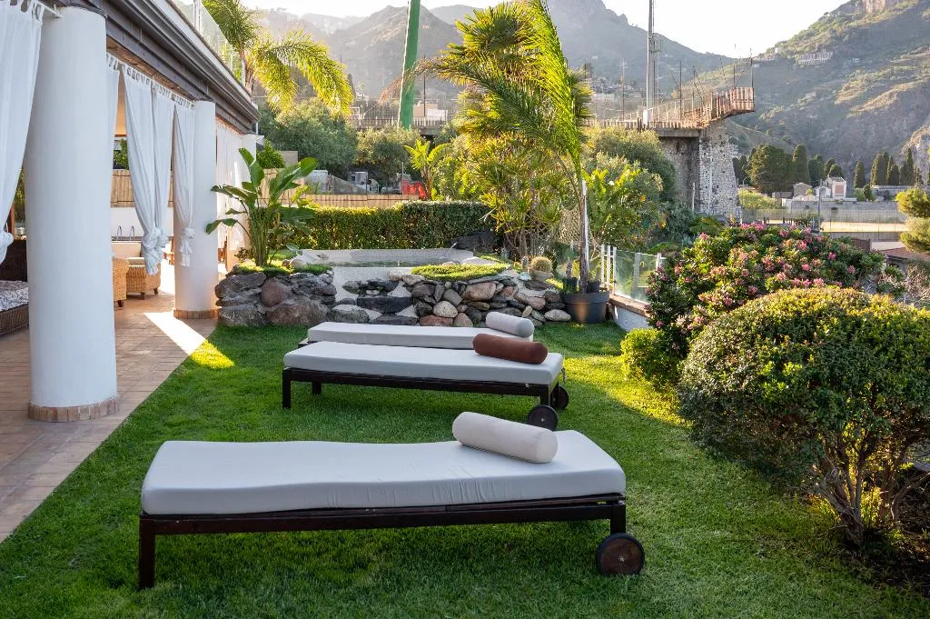 VILLA CAPACITY 8 Room, Villa Zagara Garden, Taormina