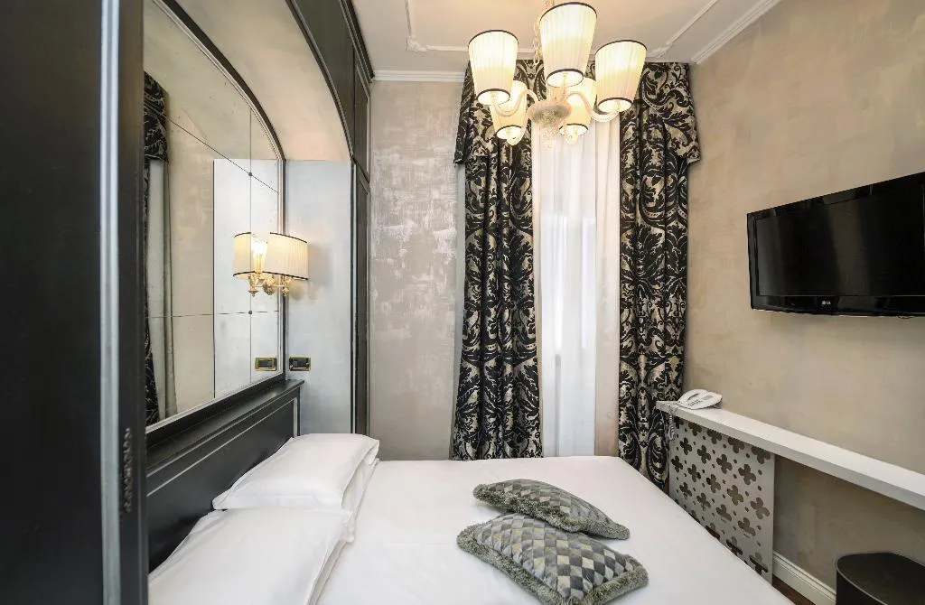 Double or Twin BASIC Room, Campiello Hotel, Venice