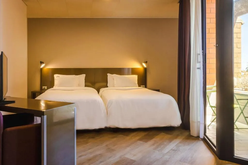 DOUBLE DELUXE SEA VIEW Room, Four Points by Sheraton Catania Hotel & Conference, Catania