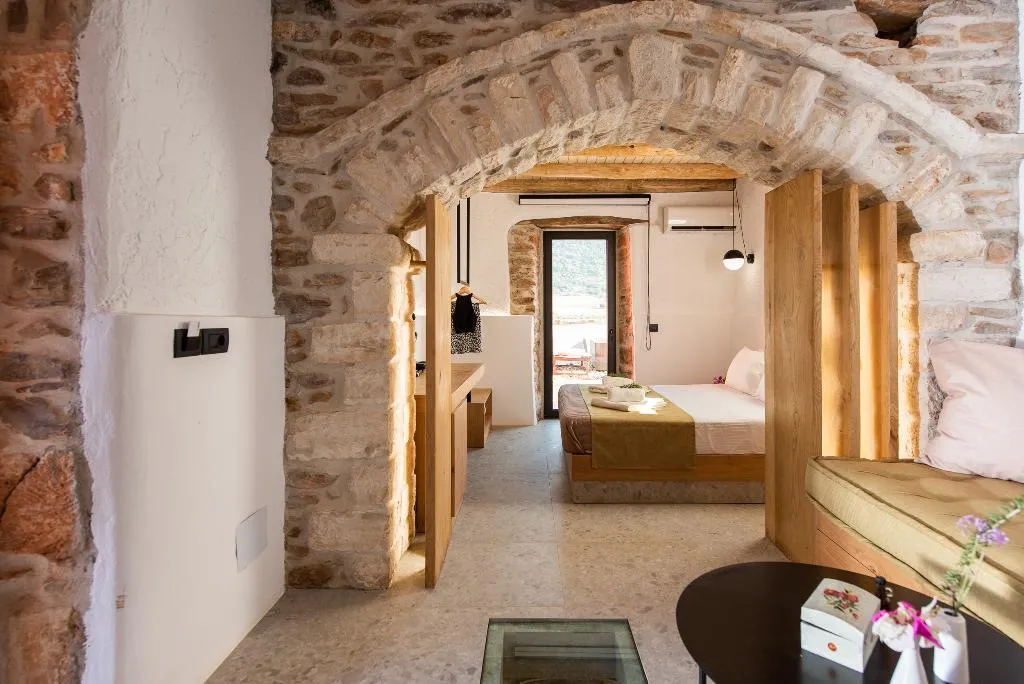 SUITE WITH PRIVATE POOL Room, Lameriana Secret Village, Crete