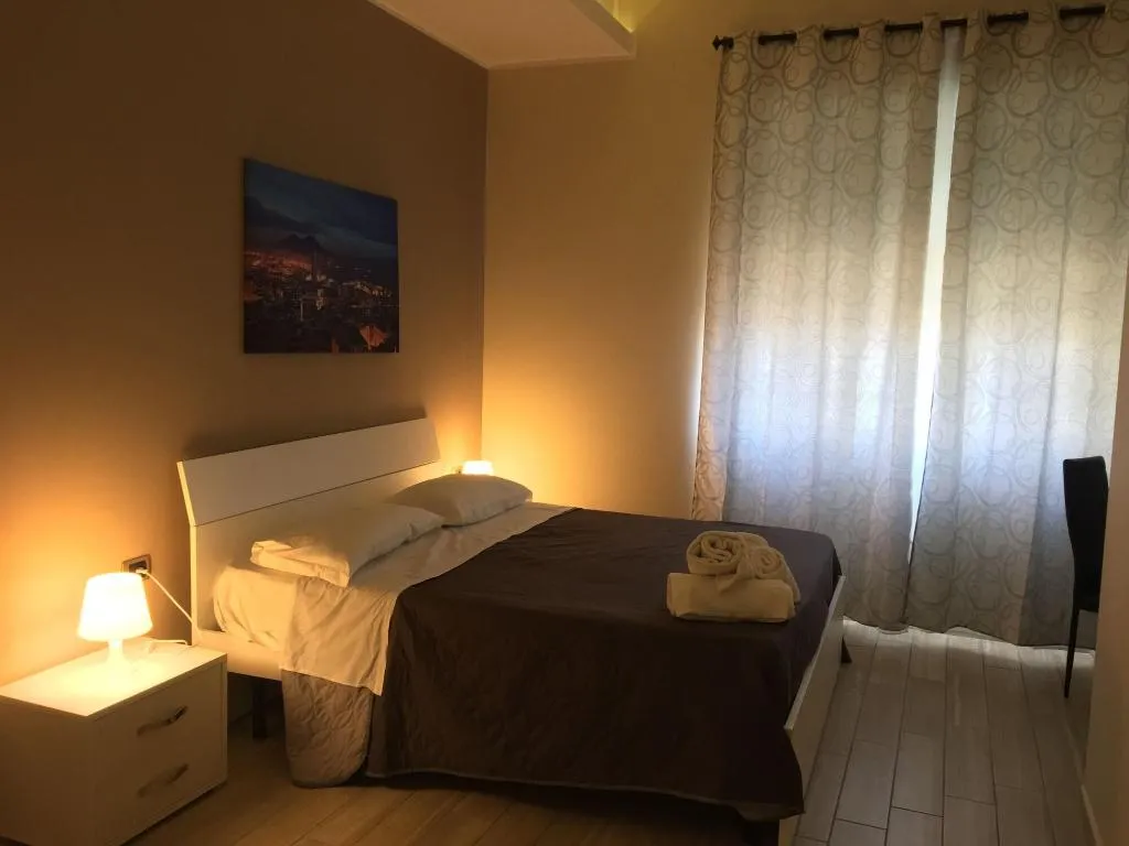Room, B B Metropolitan, Naples