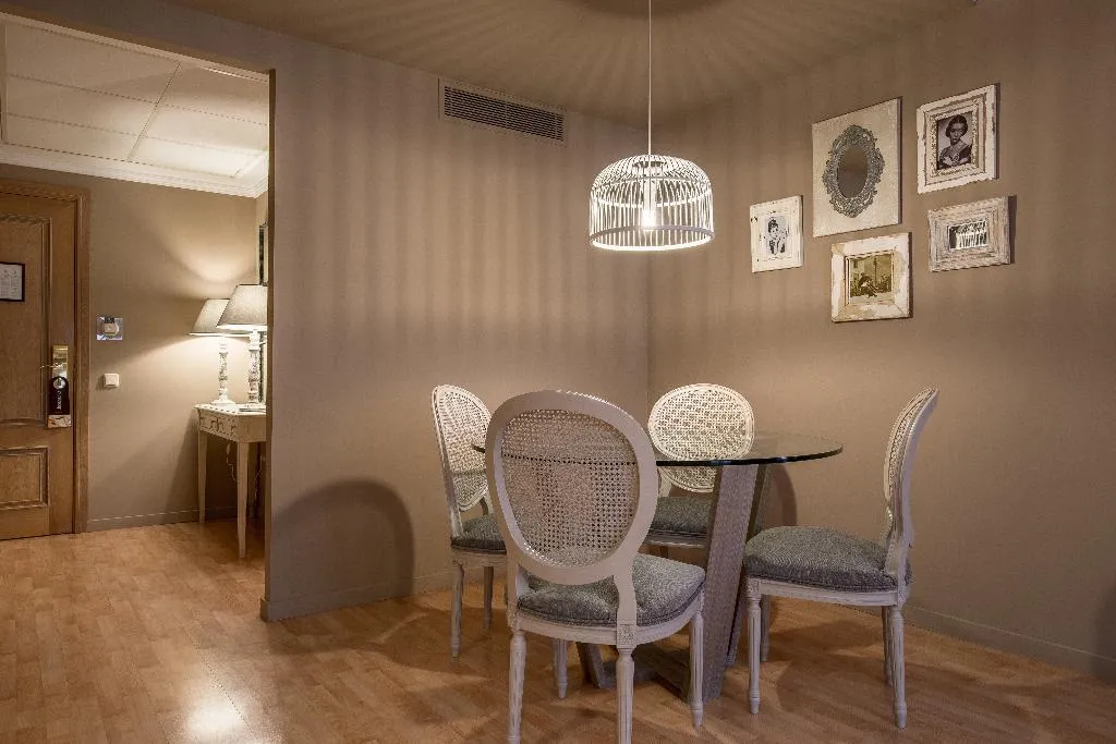 JUNIOR SUITE STANDARD Room, Vincci Lys, Valencia