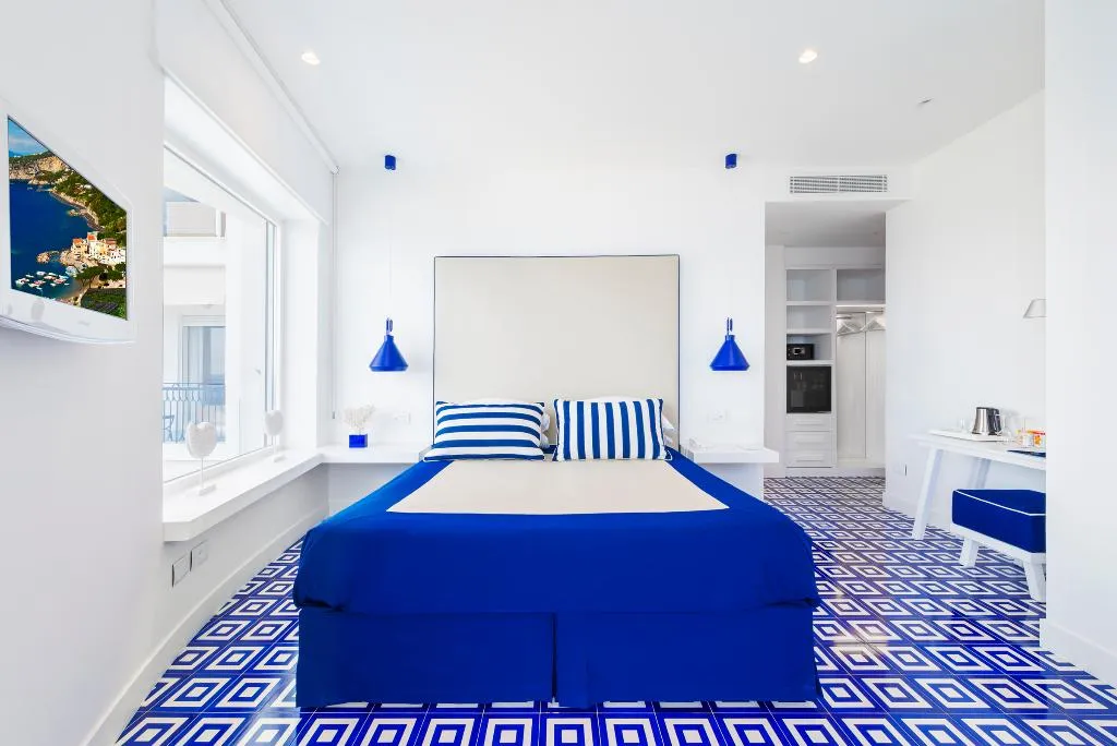 Double or Twin DELUXE SEA VIEW Room, Delfino, Naples