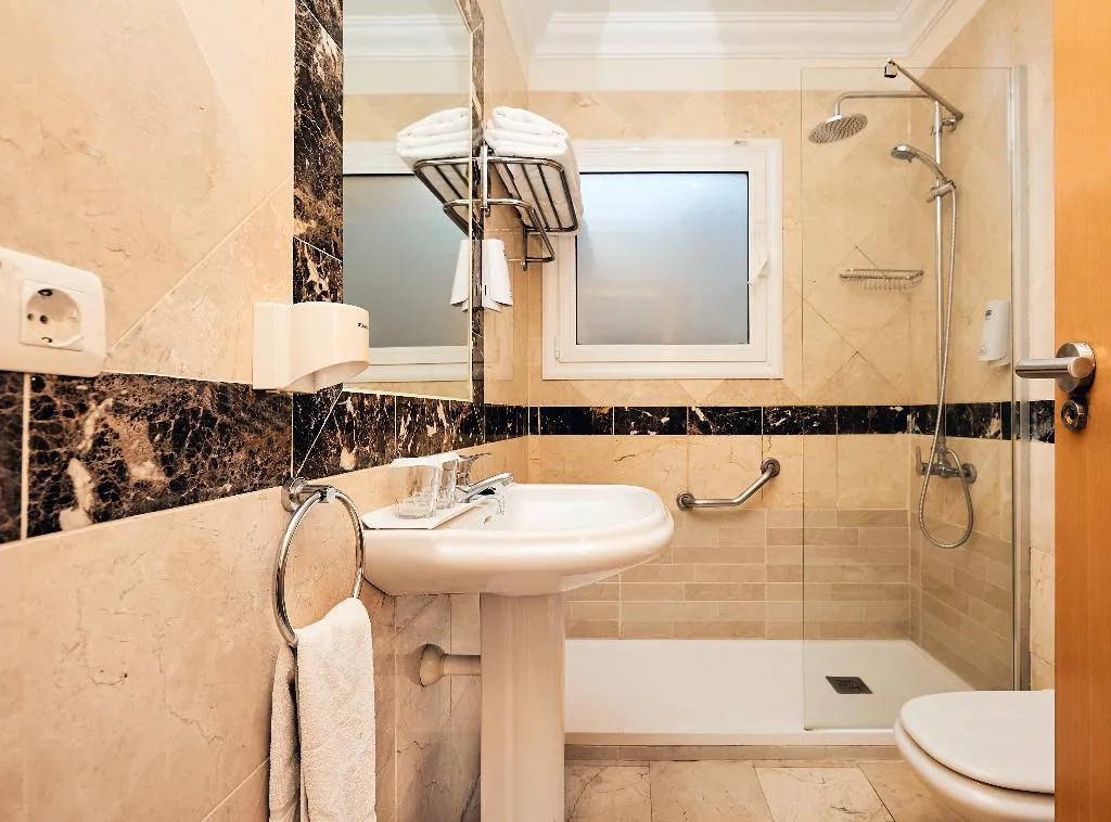 APARTMENT CAPACITY 5 THREE BEDROOM Room, Panoramica Heights, Tenerife