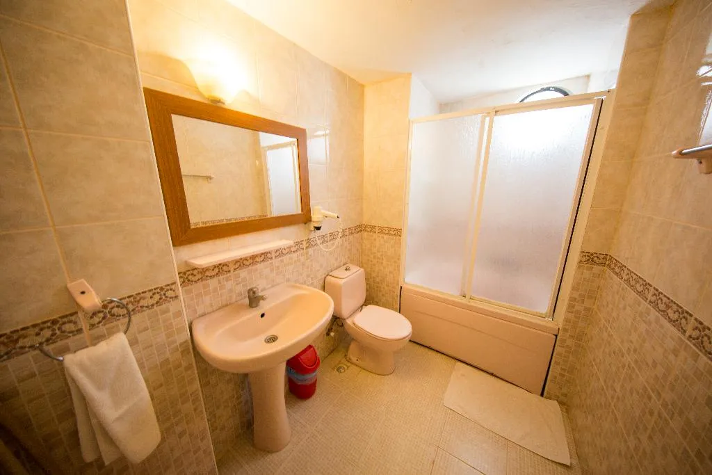 QUADRUPLE TWO BEDROOMS ONE BATHROOM Room, Tuntas Suites Altinkum, Bodrum