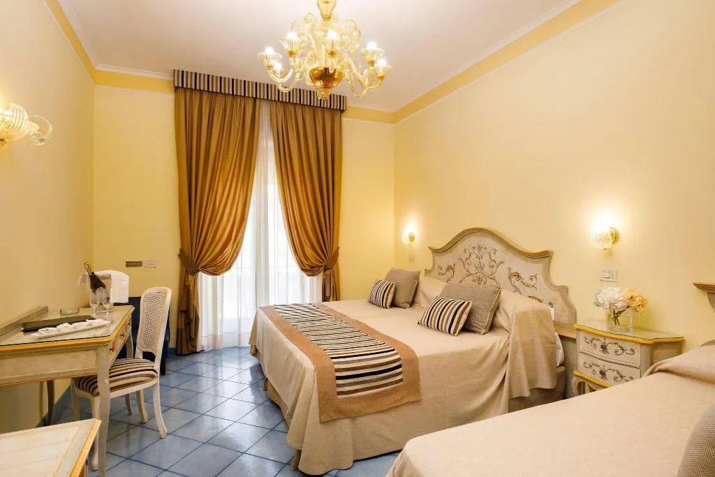 QUADRUPLE STANDARD Room, Zi' Teresa, Naples