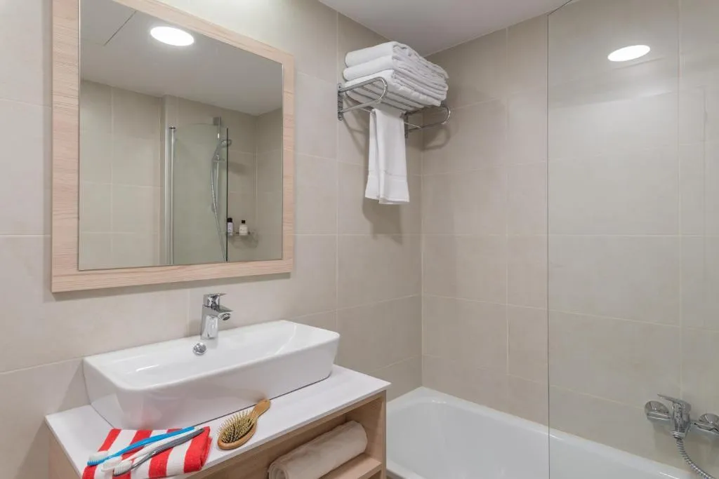 TRIPLE STANDARD Room, Hotel Salou Beach Rentalmar, Costa Dorada