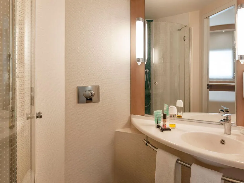 TWIN STANDARD Room, ibis Izmir Alsancak, Izmir