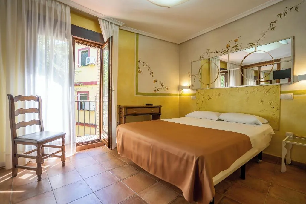 DOUBLE SINGLE USE WITH DOUBLE BED Room, YIT Puerta Bisagra, Madrid