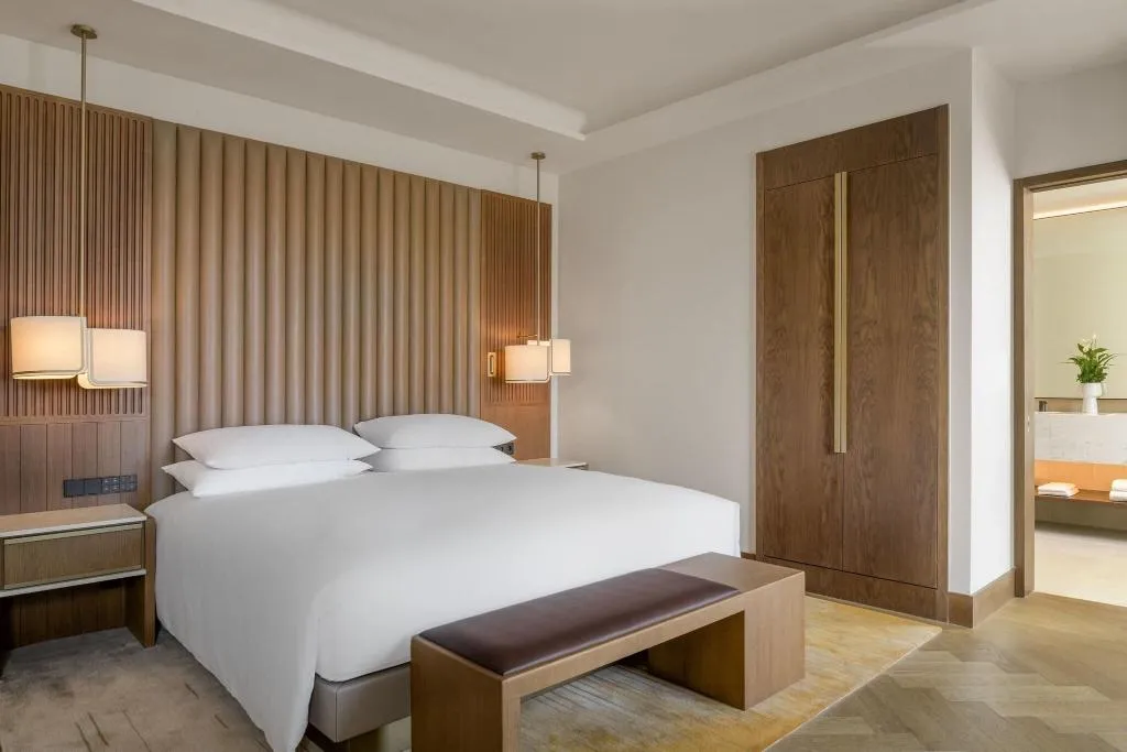 SUITE WITH TERRACE WITH VIEWS Room, Jw Marriott Hotel Madrid, Madrid