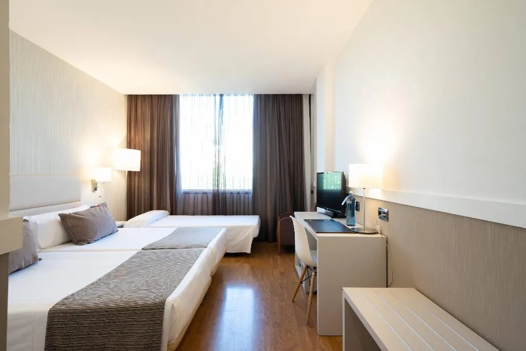 TRIPLE STANDARD Room, Catalonia Gran Hotel Verdi, Barcelona