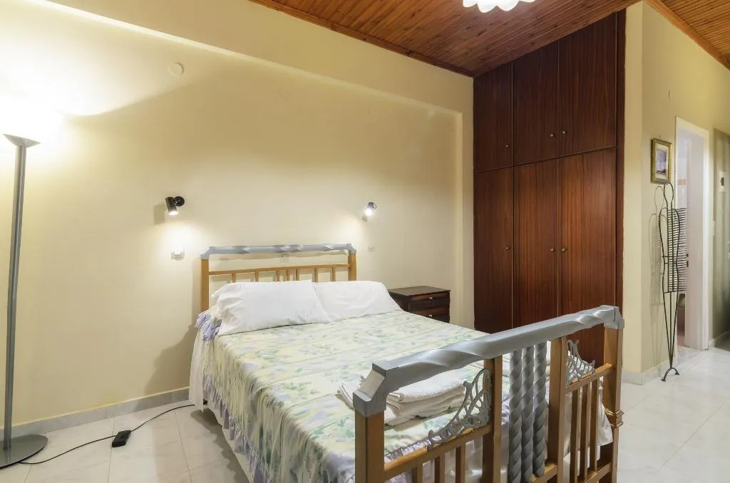 Room, Artemis Room, Zante
