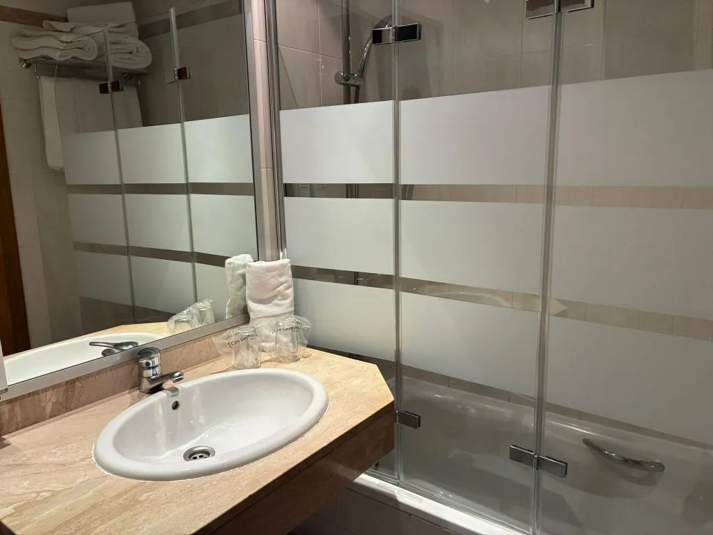 TWIN STANDARD Room, Hotel Travessera, Barcelona
