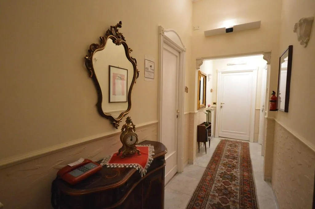 Lobby, Alexis, Rome