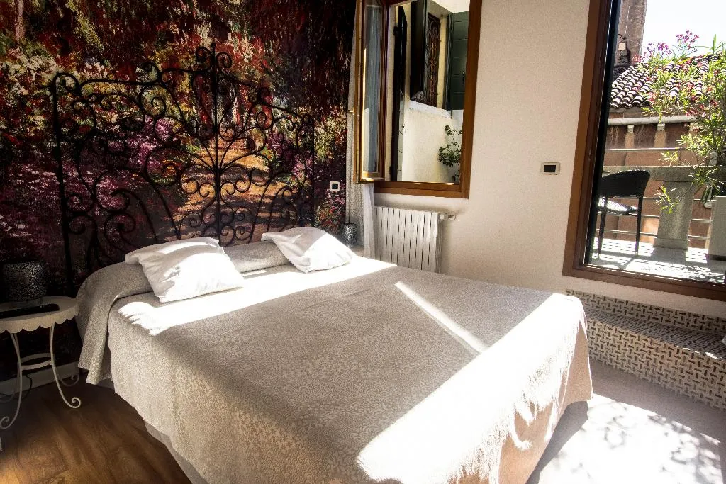 DOUBLE ONE BED Room, Antigo Trovatore, Venice