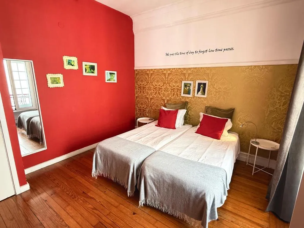 TRIPLE Shared external bathroom Room, Rivoli Cinema Hostel, Porto