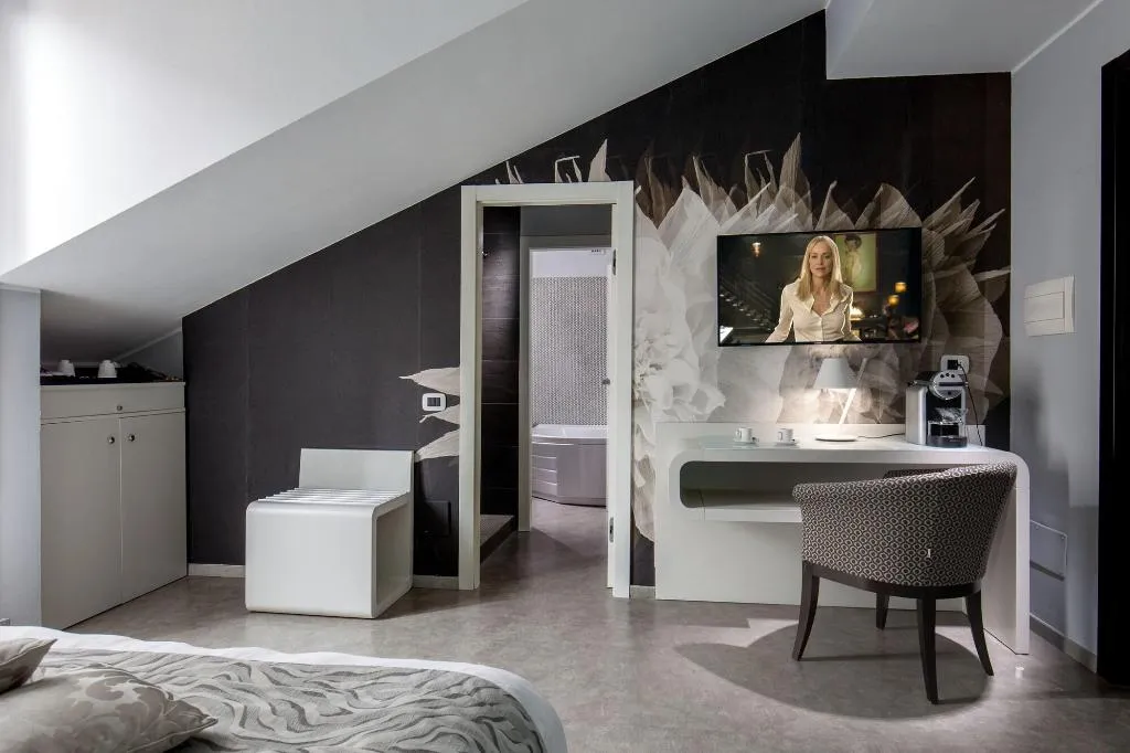 Room, Montenapoleone Suites, Milan