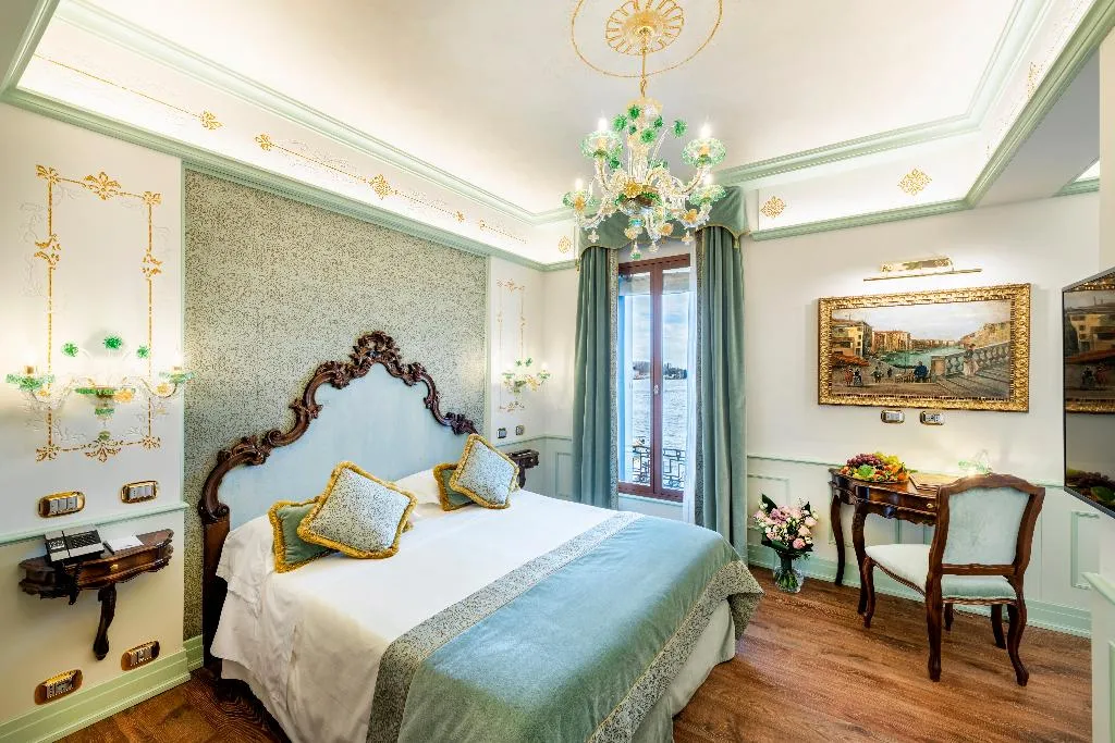 Double or Twin CANAL VIEW Room, Monaco and Grand Canal, Venice