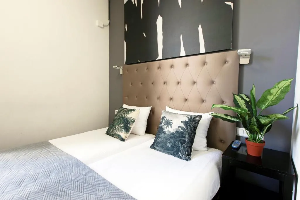 TWIN STANDARD Room, Quentin Golden Bear Hotel, Amsterdam