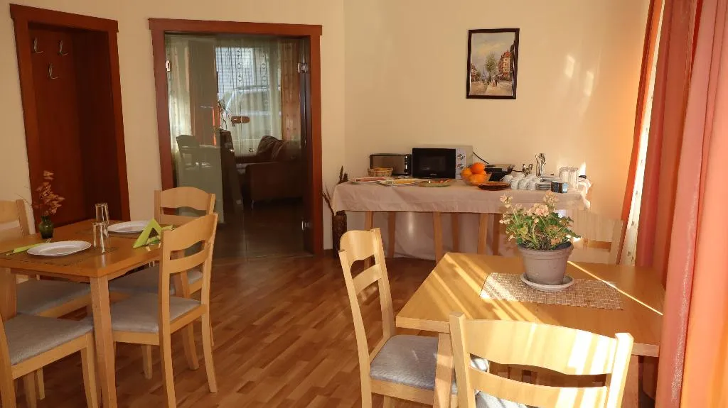 Lobby, Palitra, Varna