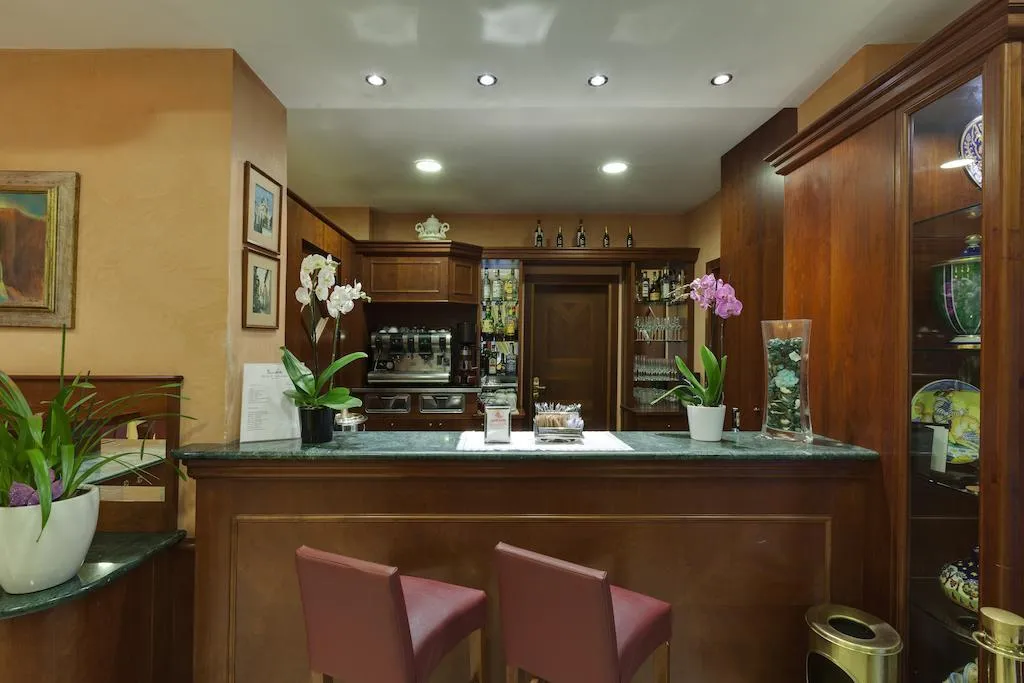 Bar, Arizona, Florence