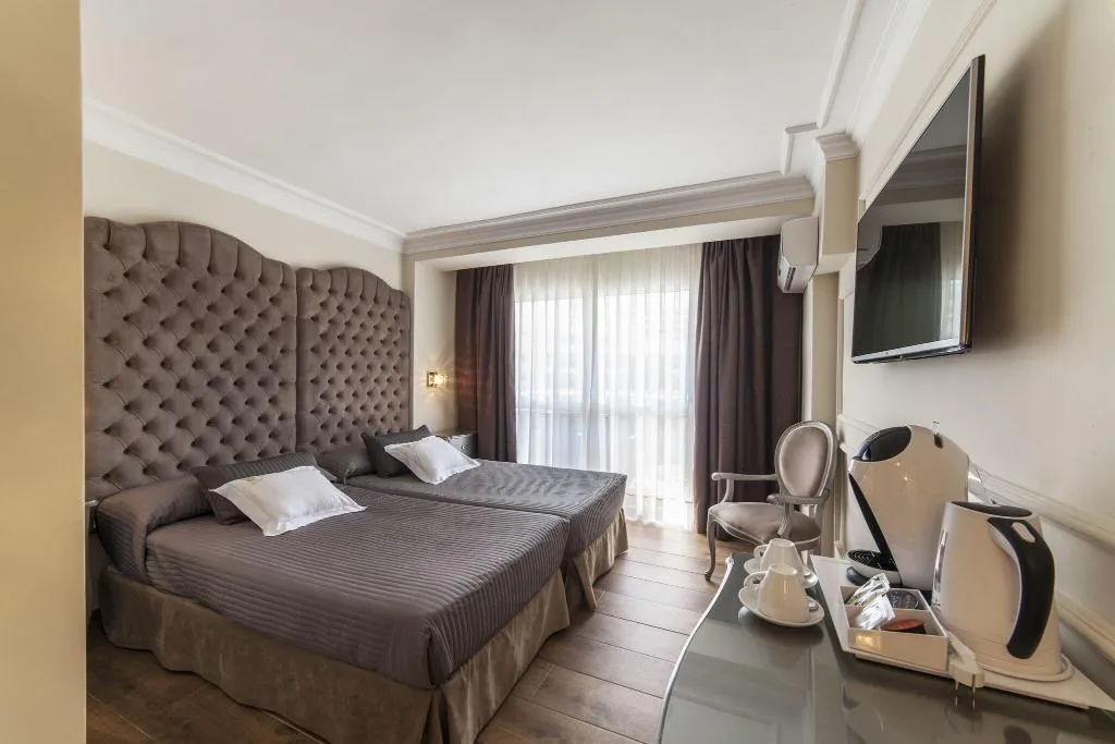 DOUBLE PARTIAL SEA VIEW Room, Essence Hotel Boutique by Don Paquito, Costa Del Sol