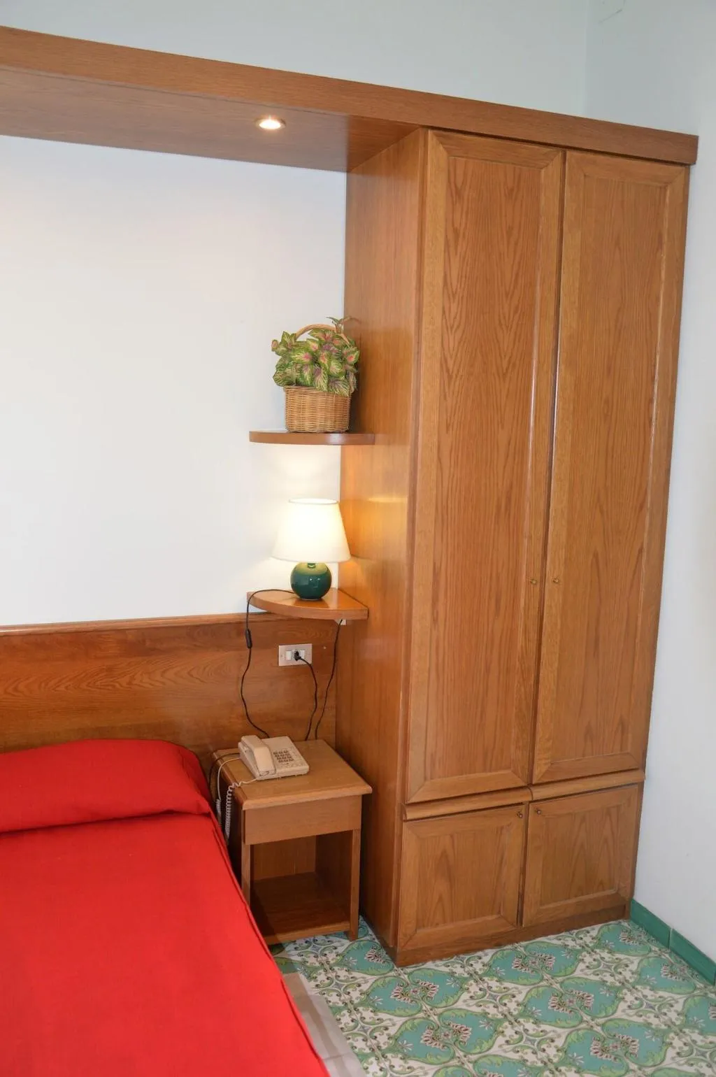 TWIN PARTIAL OCEAN VIEW Room, La Bussola, Naples