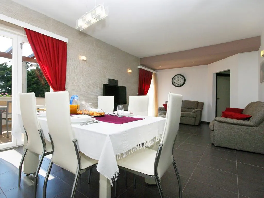 APARTMENT CAPACITY 4 Room, Apartments Elza, Split