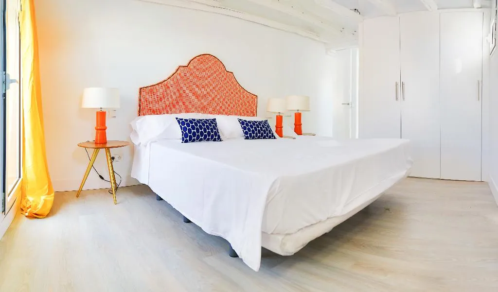 Room CAPACITY 6 Room, Urban Vida La Latina, Madrid