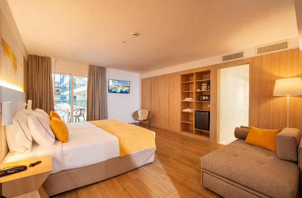 TRIPLE SUPERIOR Room, L'Azure Hotel, Costa Brava