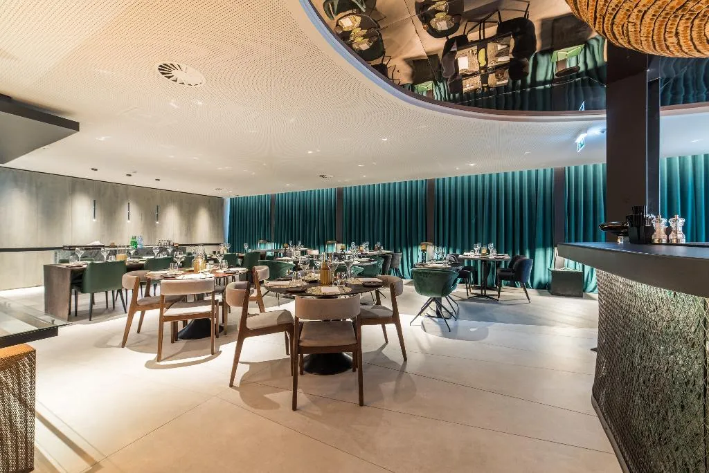 Restaurant, Porto Royal Bridges Hotel, Porto