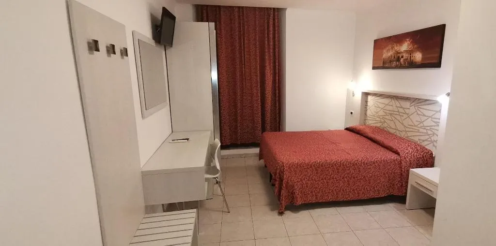 Room, Angelica, Naples