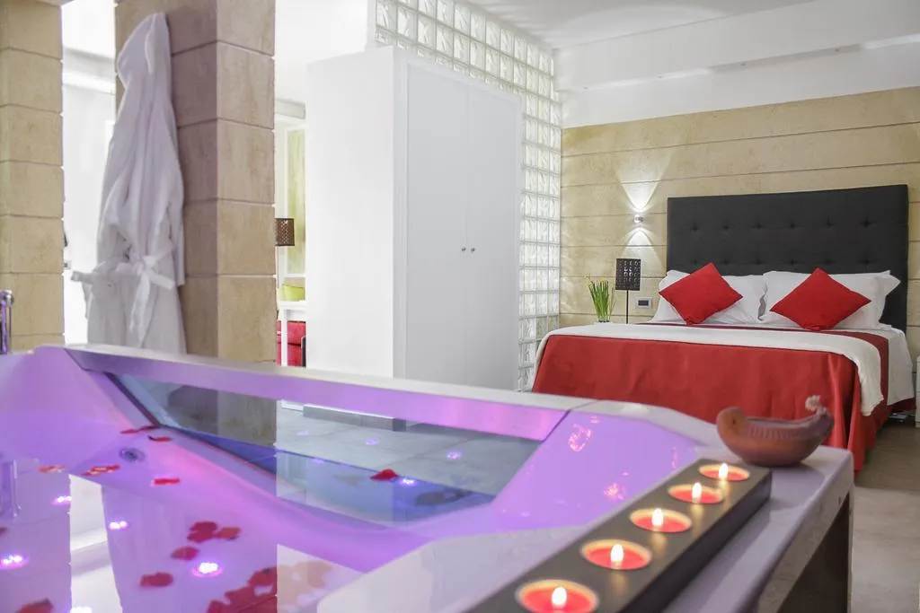 SUITE WITH JACUZZI Room, Resort & Winery Bosco De Medici, Naples