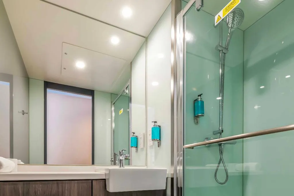 DOUBLE STANDARD Room, easyHotel Dublin City Centre, Dublin