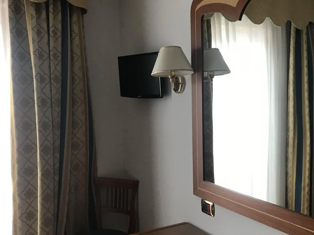 Room, Albatros, Naples