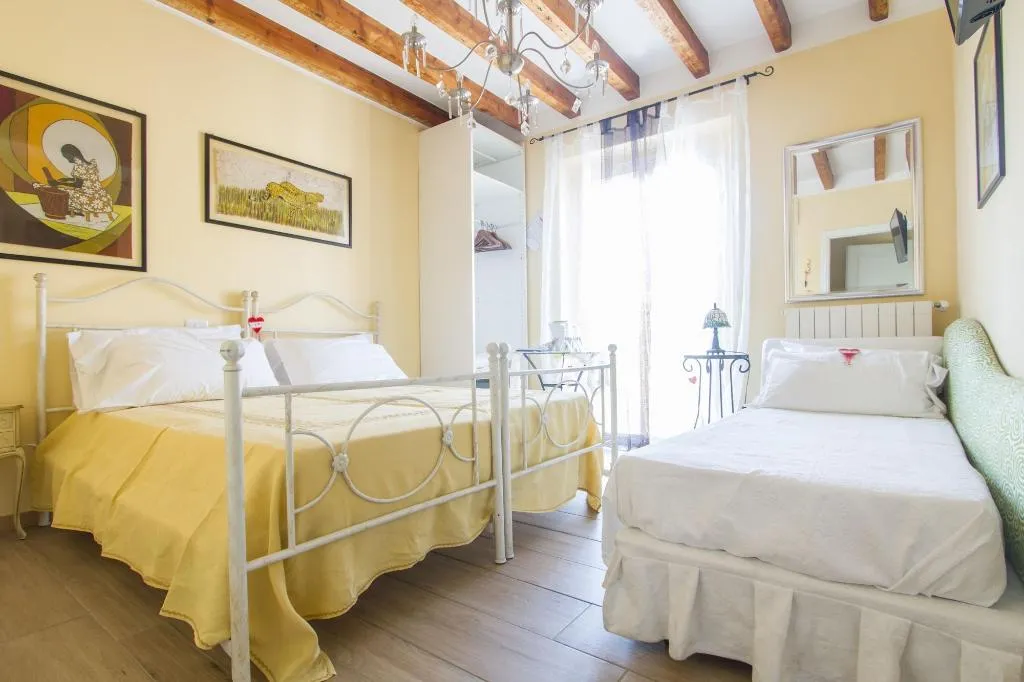 Room, B&B Antico Cortile, Milan