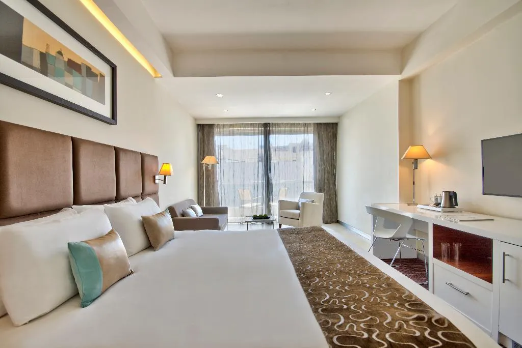 JUNIOR SUITE CAPACITY 1 Room, The George, Urban Boutique Hotel, Malta
