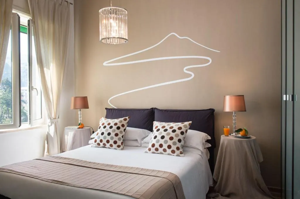 Room, La Maison Des Tout Le Monde, Naples