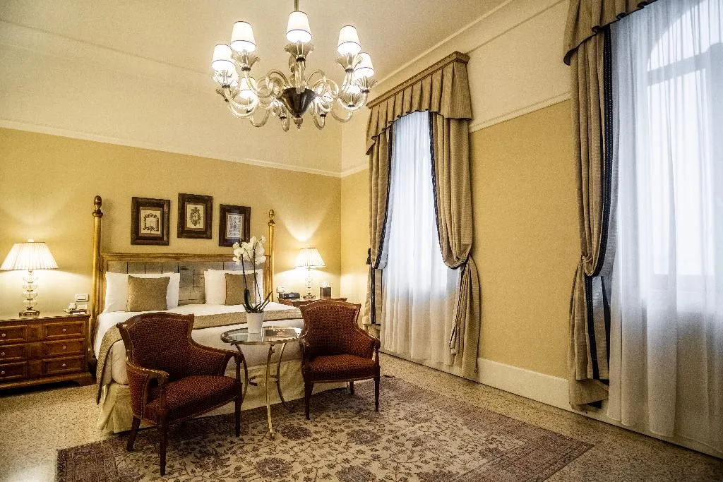JUNIOR SUITE STANDARD Room, San Clemente Palace, Venice