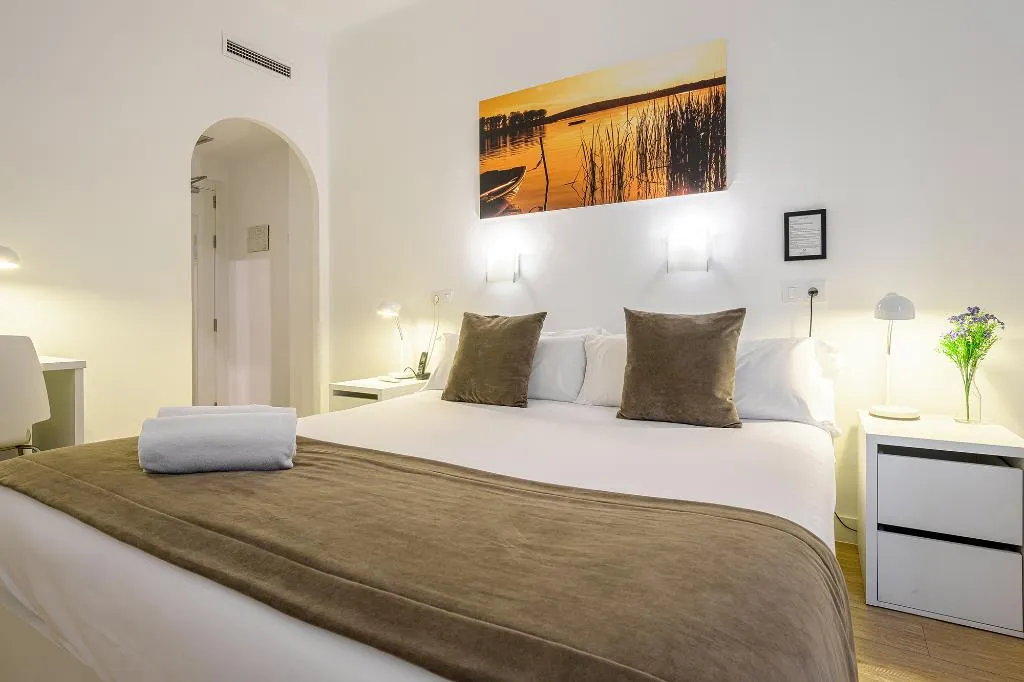DOUBLE STANDARD Room, NeoMagna Madrid, Madrid