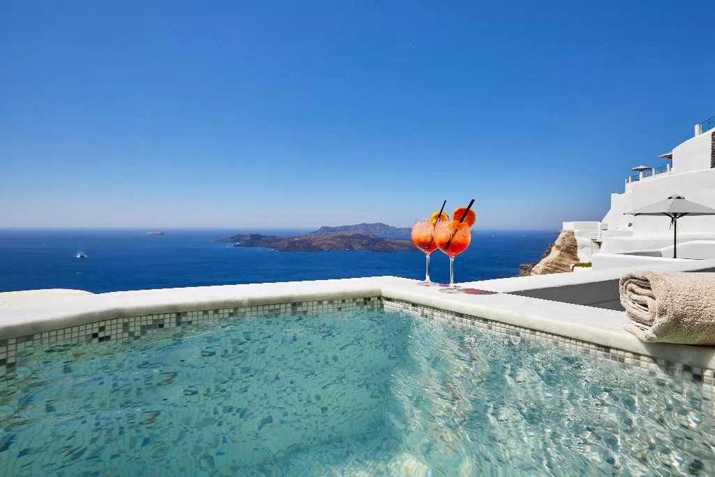 SUITE WITH JACUZZI Room, Petit Palace, Santorini