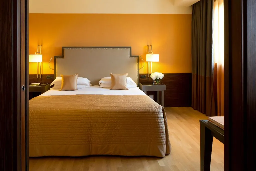 SUITE STANDARD Room, Starhotels Grand Milan, Milan