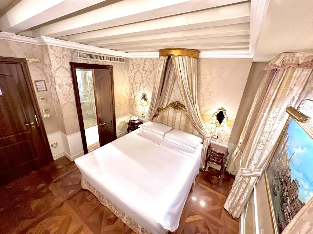 DOUBLE PRESTIGE Room, Canal Grande, Venice