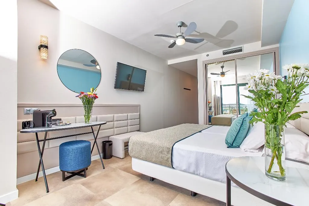 QUADRUPLE SUPERIOR Room, Leonardo Hotel Fuengirola Costa del Sol, Costa Del Sol